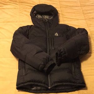 Eddie Bauer First Ascent winter coat w/hood. Goose Down 850 fill power in black.